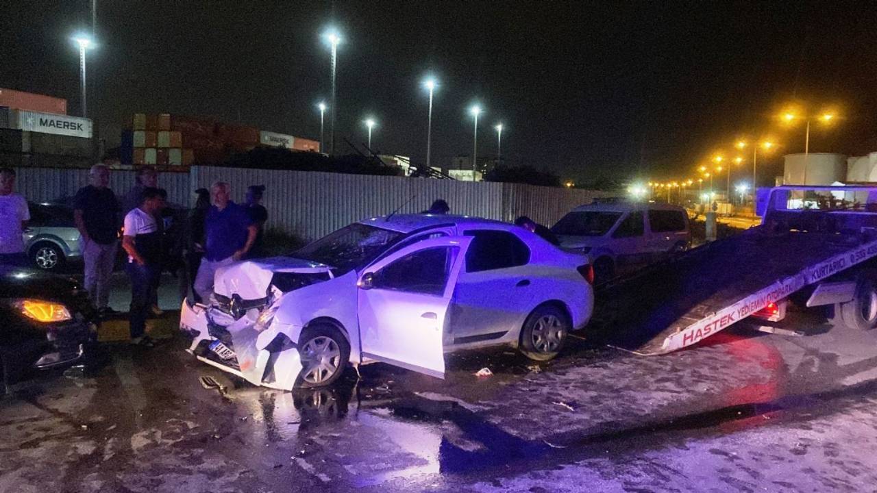 Kocaeli'de iki otomobil kafa kafaya çarpıştı... Yaralılar var...