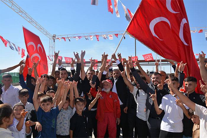 Şırnak'ta bağımsız belediye başkanı, MHP'ye geçti