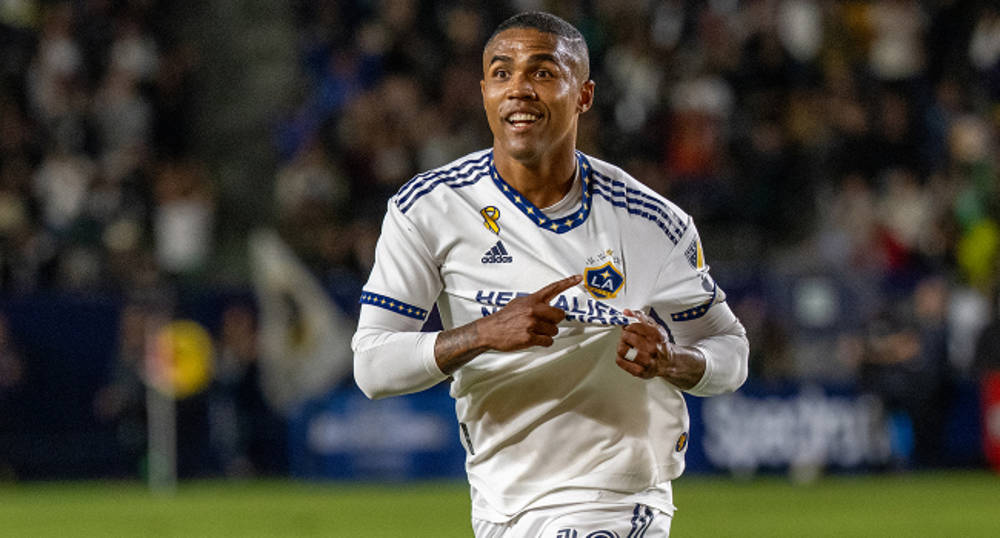 Douglas Costa kimdir?