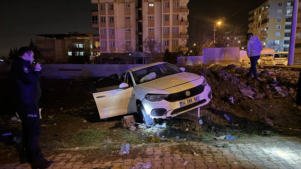 Diyarbakır'da otomobil kaldırıma çıktı: 6 yaralı...