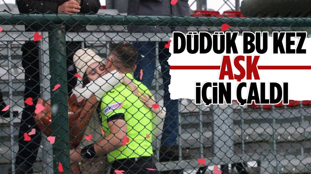 Hakem, yönettiği futbol maçında sevgilisine evlilik teklifi etti