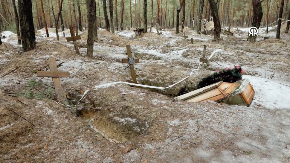 İzyum'daki toplu mezarlar görüntülendi