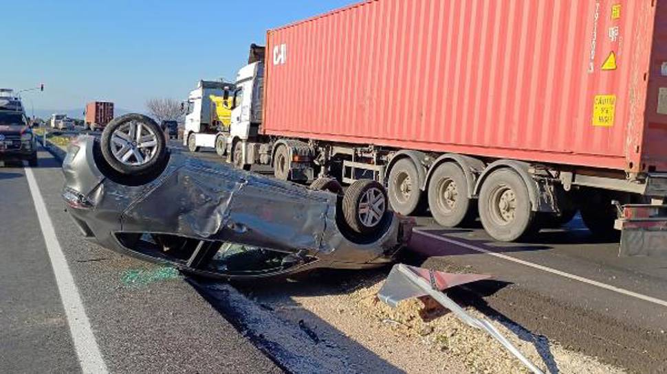 Manisa'da TIR ile otomobil çarpıştı: 7 yaralı