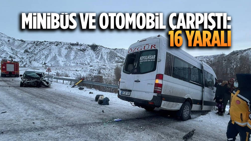 Sivas'ta yolcu minibüsü ile hafif ticari araç çarpıştı!