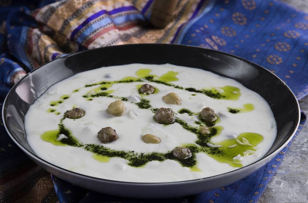 Zuhal Topal'la Yemekteyiz Gökçe'nin Menüsü: Lebeniye Çorbası Tarifi