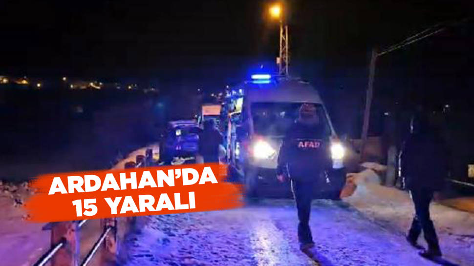 Ardahan'da minibüs şarampole devrildi: Çok sayıda yaralı var