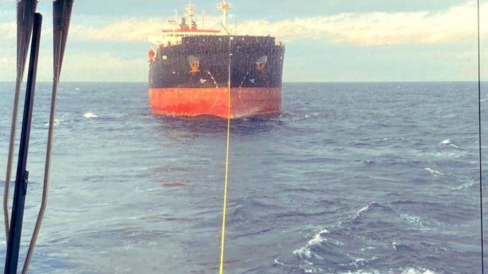 Çanakkale Boğazı'nda makine arızası yapan ve sürüklenen tanker kurtarıldı