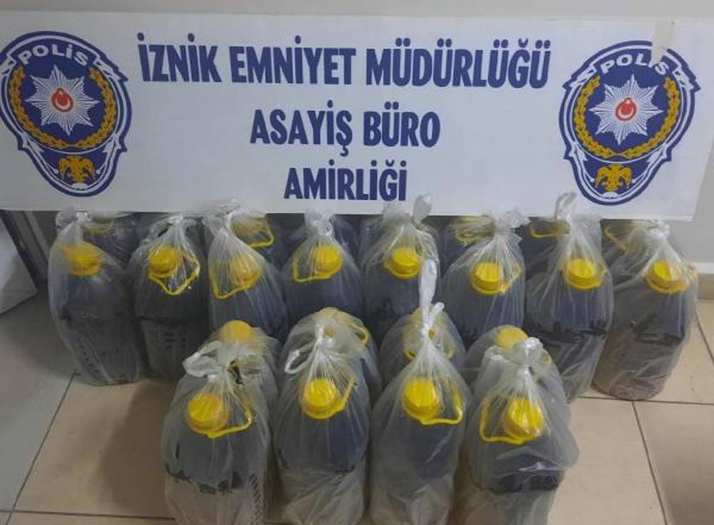 Bursa'da girdikleri depodan 400 litre zeytinyağı çaldılar; 2 kişi tutuklandı