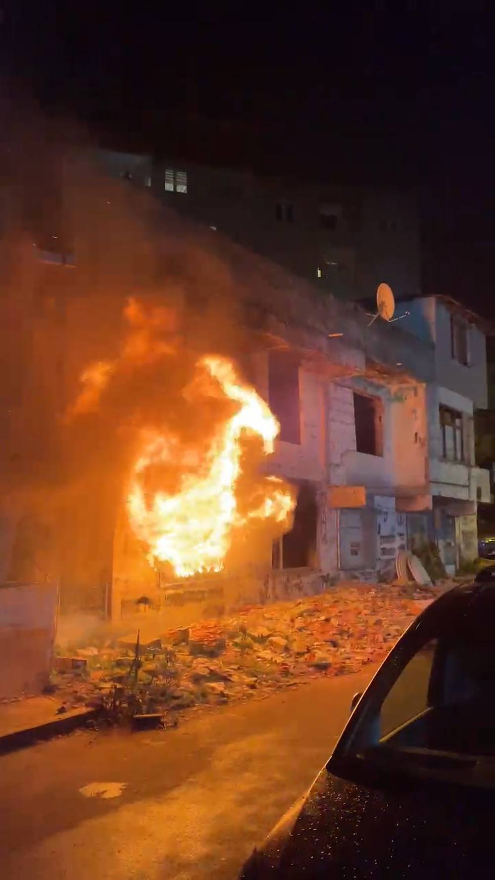Şişli'de metruk binada yangın: 1 ölü