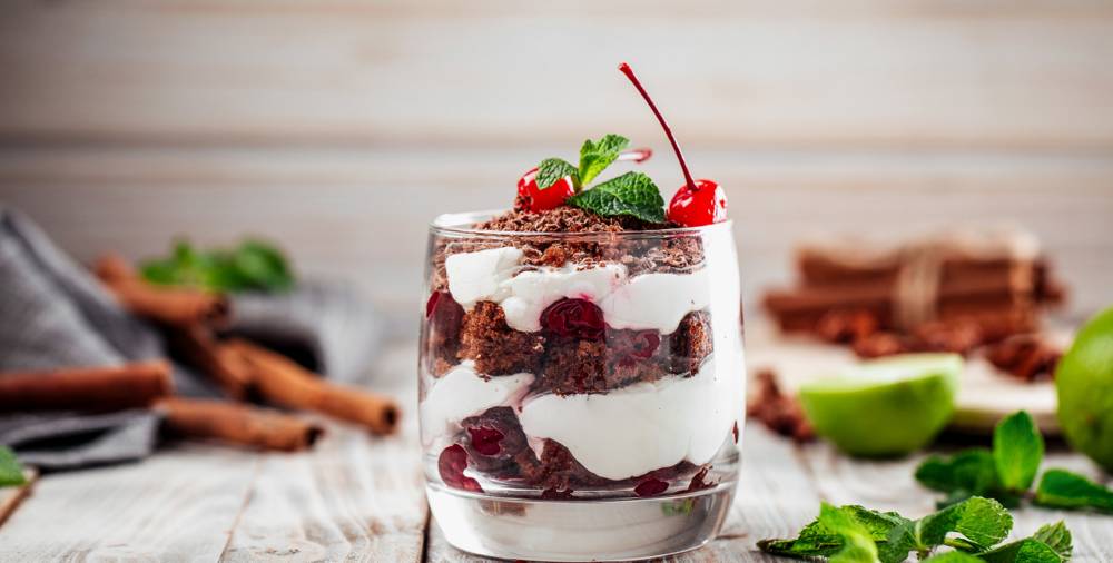 Zuhal Topal'la Yemekteyiz Seda'nın Menüsü: Vişneli Tiramisu Tarifi