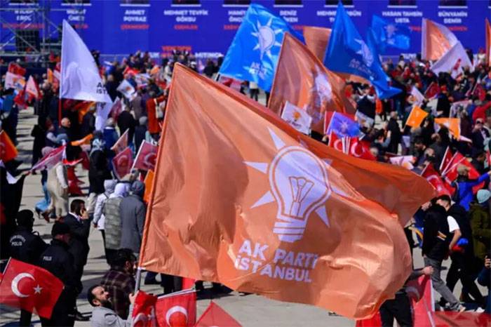 AK Parti'de  deprem etkisi: 4 başkan görevden alındı