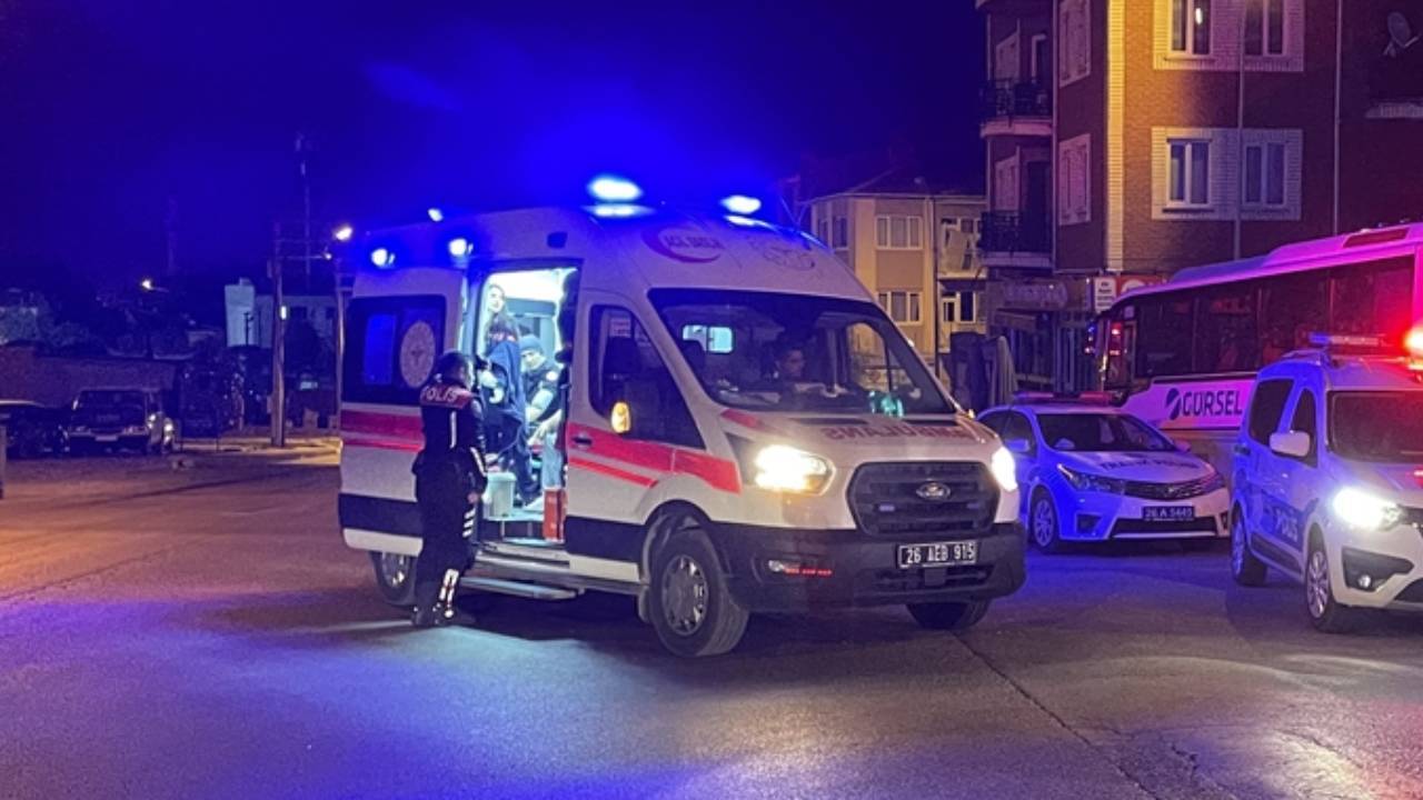 Eskişehir'de polis aracının da karıştığı kazada 4 kişi yaralandı