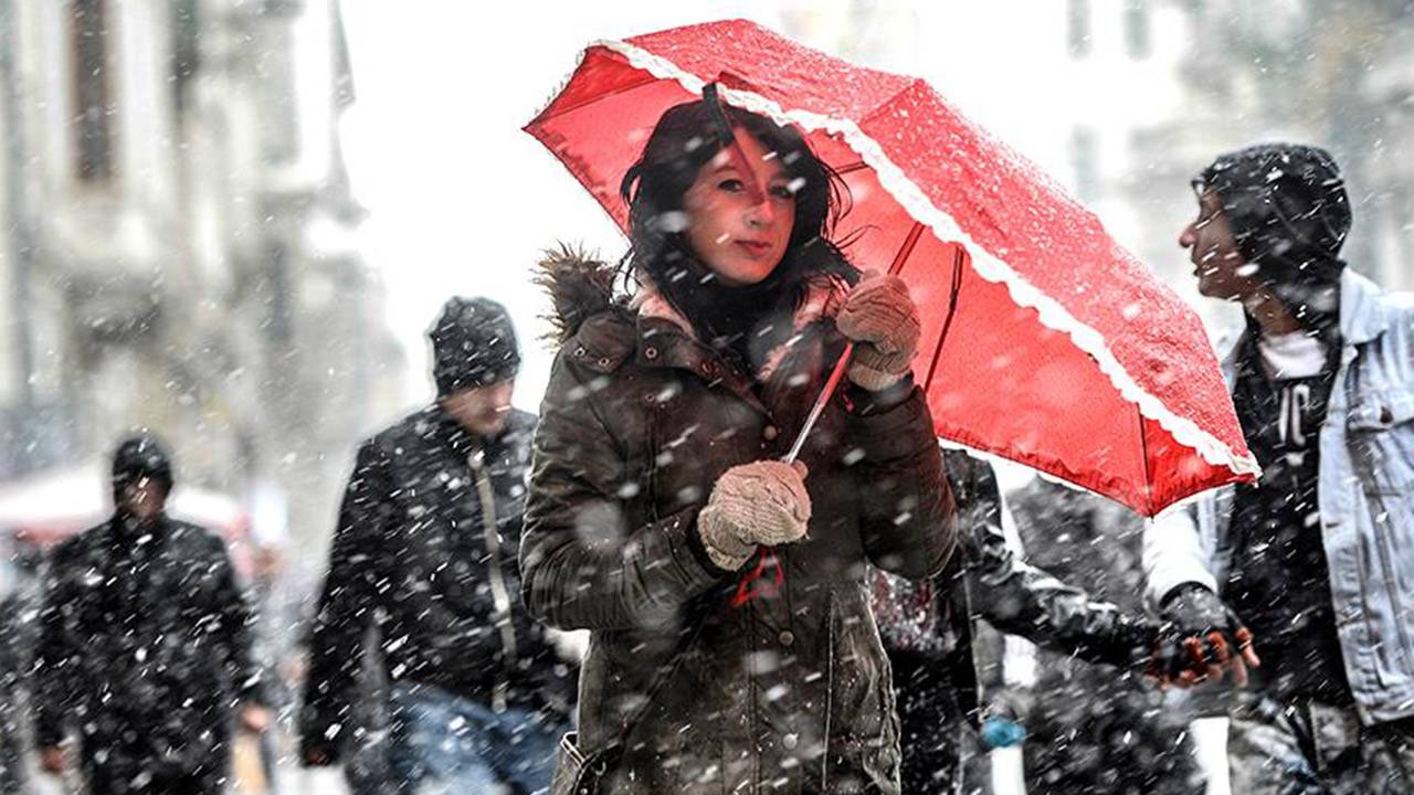 Meteoroloji'den kuvvetli yağış uyarısı! Sıcaklıklar düşüyor