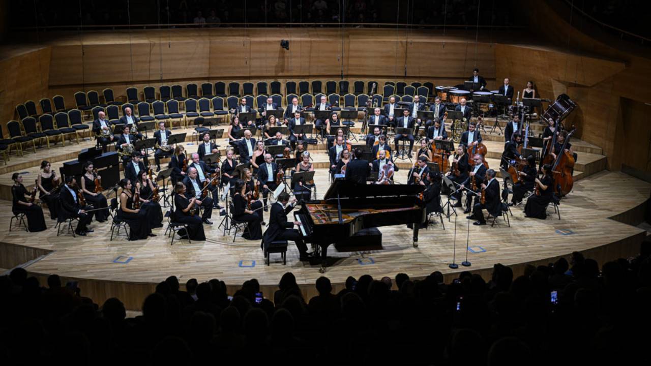 CSO, konser sezonunu Rus piyanist Lugansky ile açtı