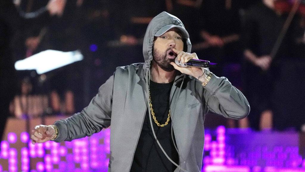 Rapçi Eminem dede oluyor! Müjdeli haberi klibi ile verdi