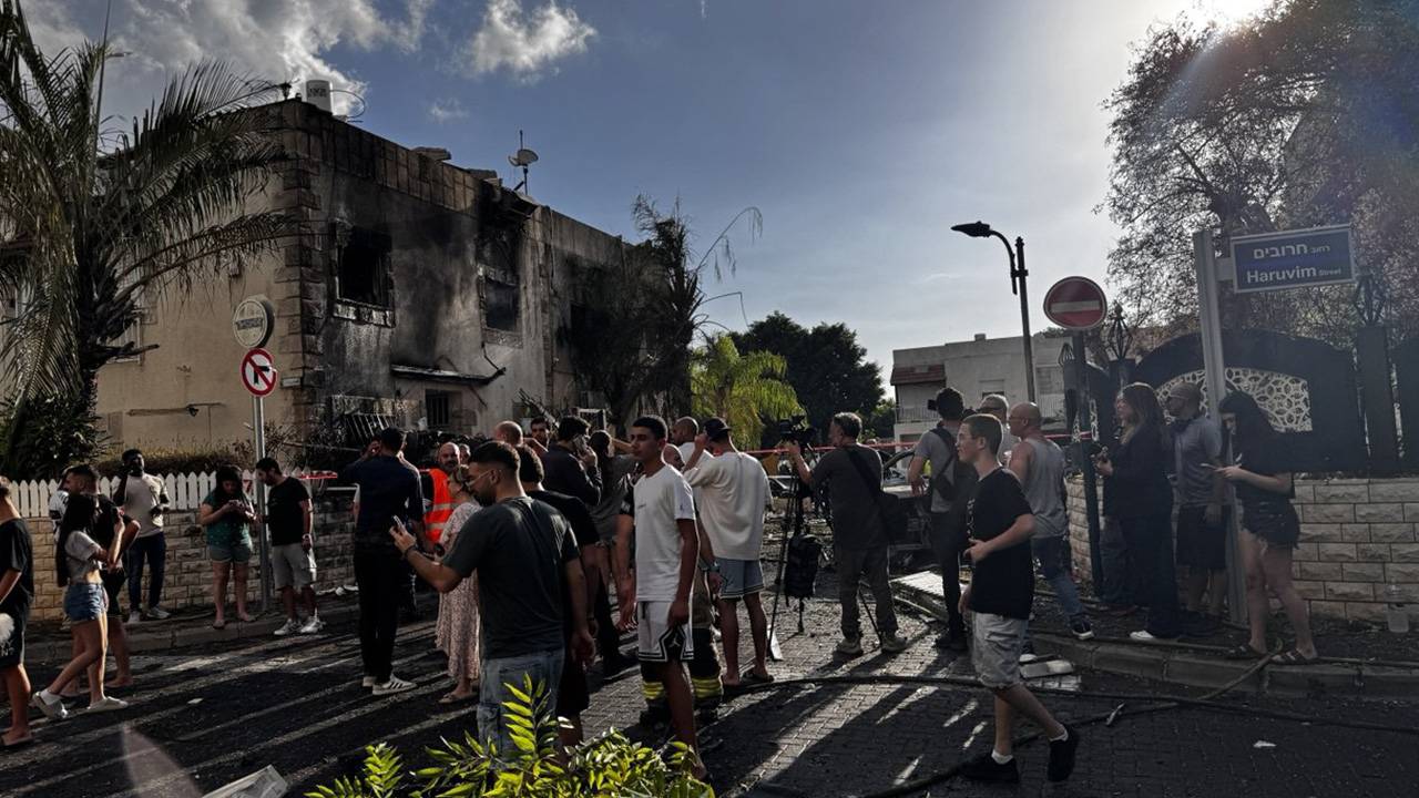 Lübnan'dan İsrail'in kuzeyinde Hayfa ve Nasıra kenti çevresine bir dizi roket atıldı