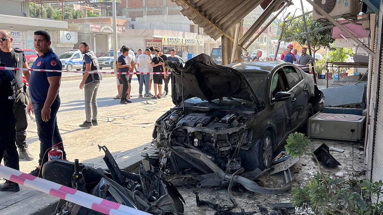 Hatay'da otomobil motosikletle çarpıştı: 1 ölü, 1 yaralı