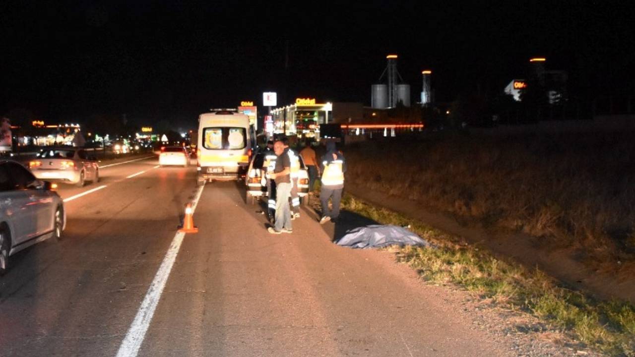 Kırıkkale'de emniyet şeridinde yürürken kazada öldü...