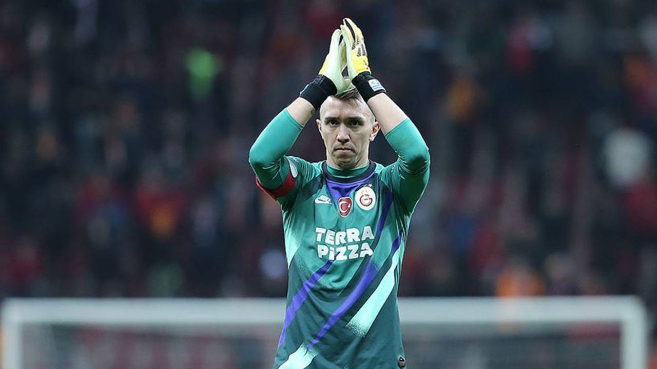 Galatasaray, Muslera'nın alternatiflerini arıyor