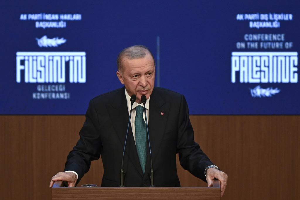 Erdoğan: Ülkemize yaklaşan tehlikeyi görüp tedbir alıyoruz!