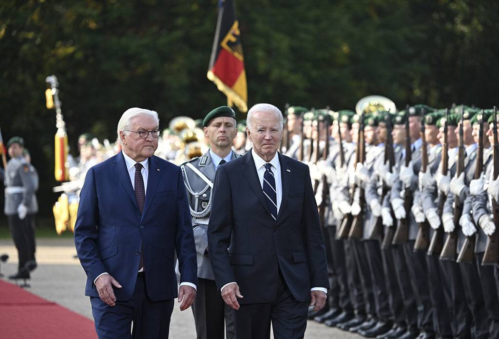 Steinmeier, Biden’e Liyakat Nişanı verdi!