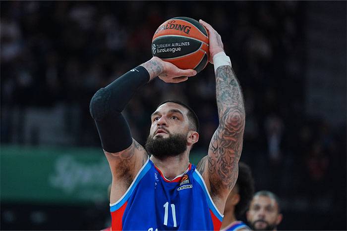 Anadolu Efes Olympiakos'u son çeyrekte yendi