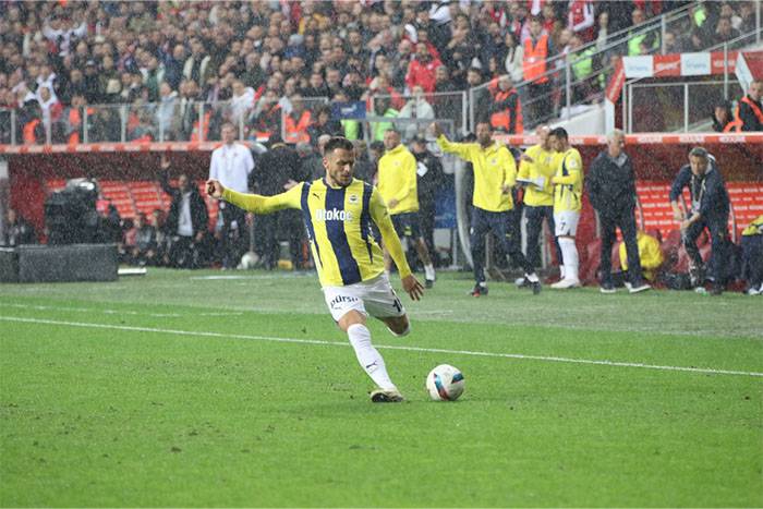 Fenerbahçe Samsunspor deplasmanında takıldı