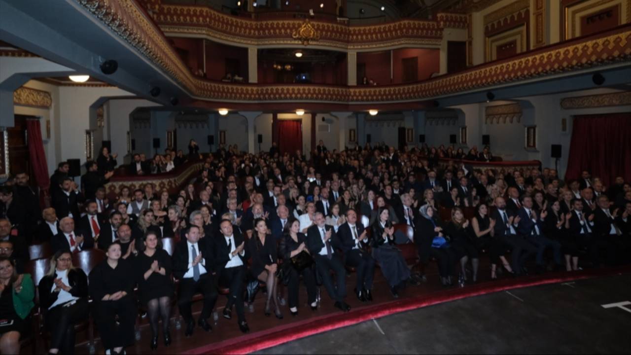 Bir Cumhuriyet Şarkısı'nın Ankara galası yapıldı