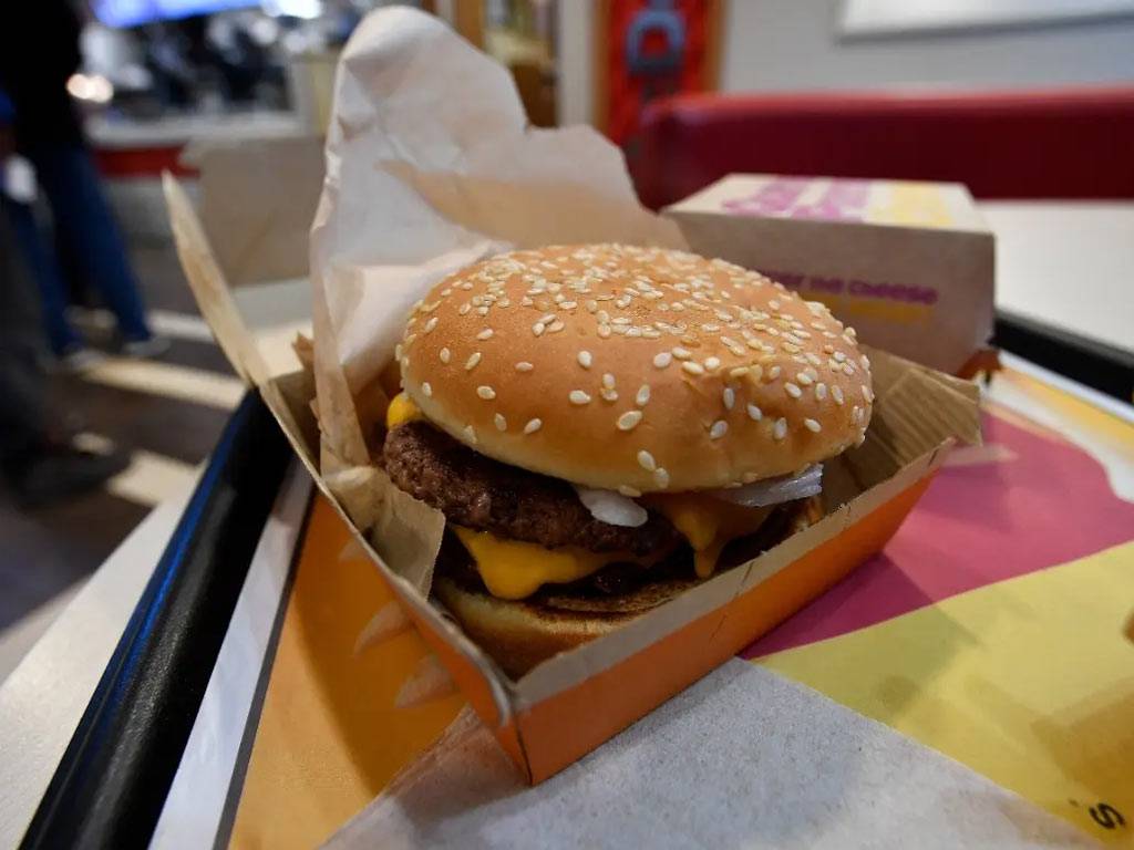 McDonald's hamburgerlerindeki koli basili bakterisi 75 kişiye bulaştı