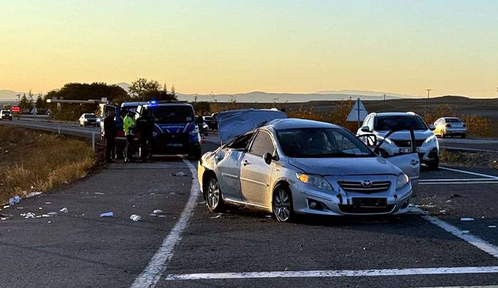 Kırıkkale'de devrilen otomobildeki 2 kişi öldü, 3 kişi yaralandı