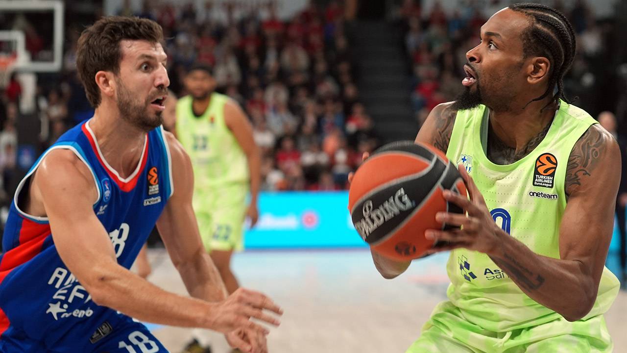 Anadolu Efes, sahasında Barcelona'ya boyun eğdi