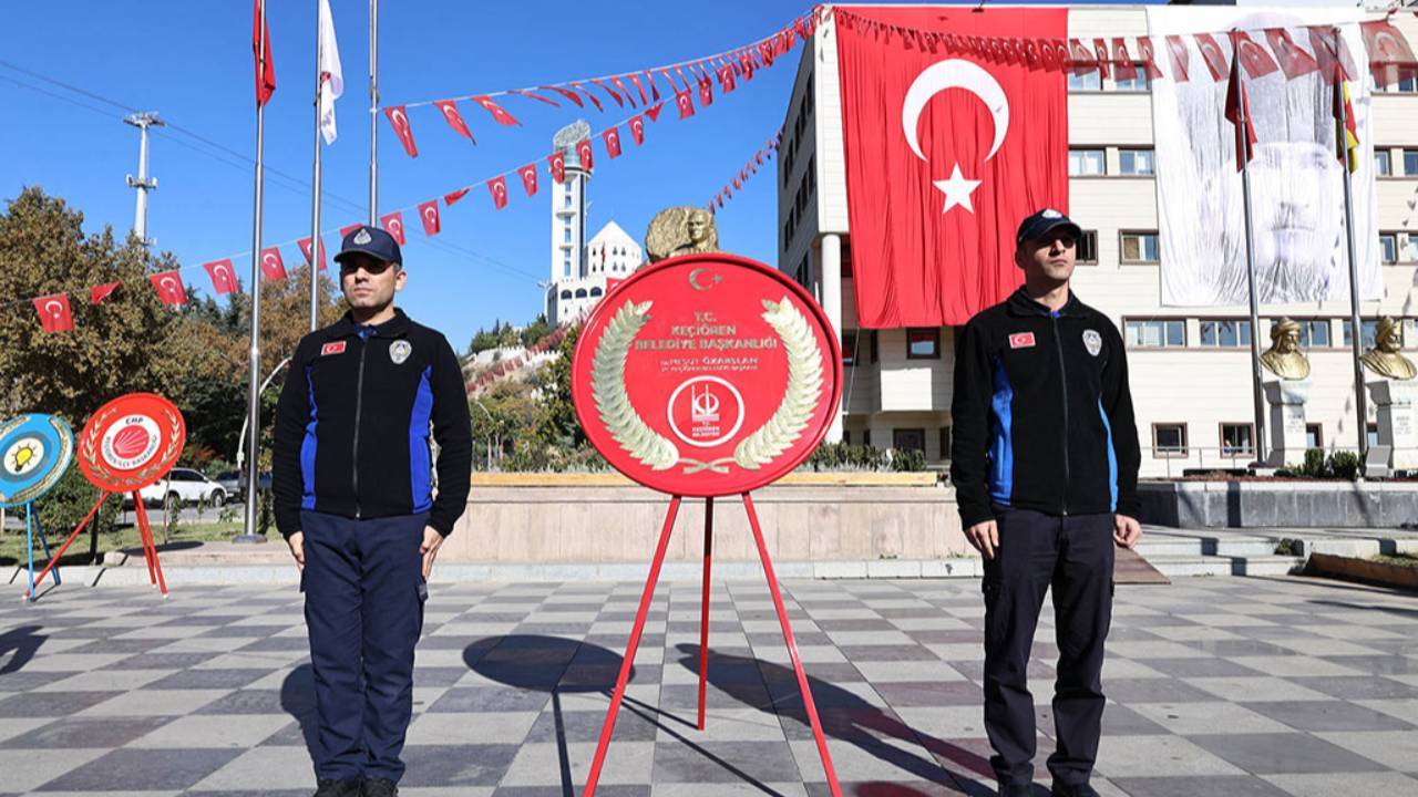 Mesut Özarslan'dan Atatürk Anıtı'na çelenk!