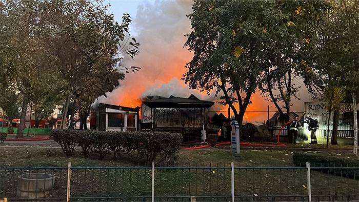 Kocaeli'de palet deposunda yangın