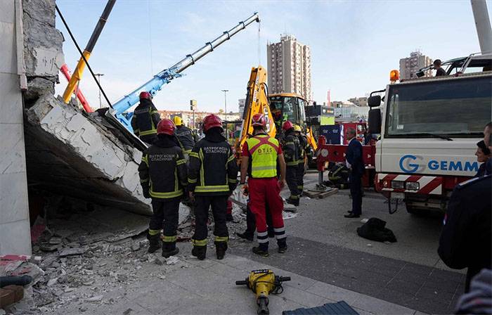 Sırbistan'da beton sundurma çöktü: 14 kişi öldü