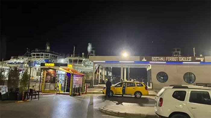 İzmir'de feribot iskeleye çarptı: 2 yaralı