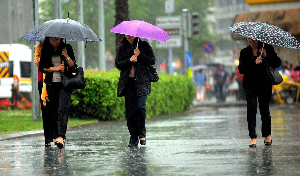 Meteoroloji'den sağanak ve kar uyarısı: 4 ile sarı kod verildi!