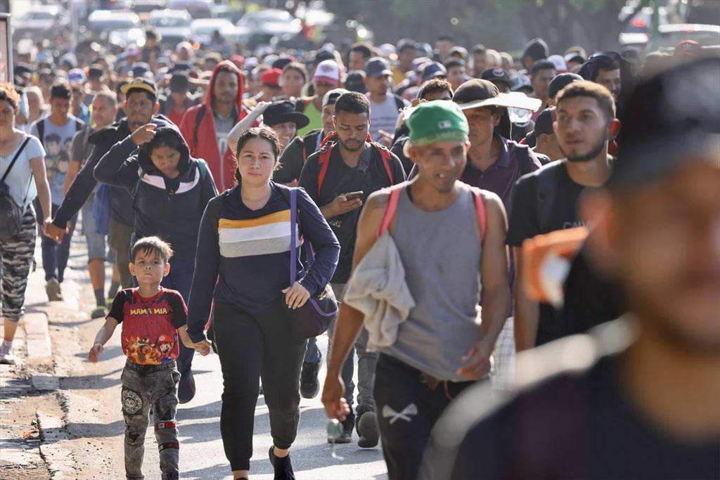 Göçmenleri Trump korkusu sardı: Meksika'dan 2.500 kişi yola çıktı!