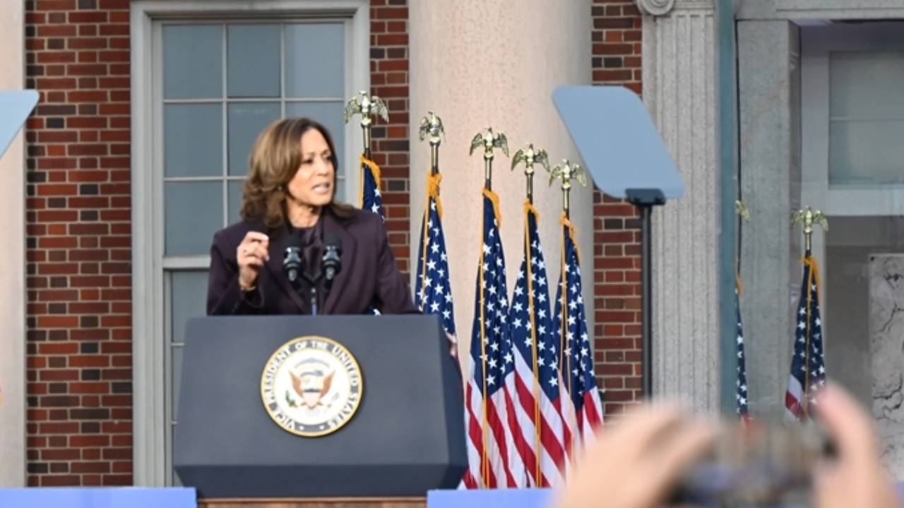 Kamala Harris, Donald Trump'a karşı kaybettiğini kabul etti...