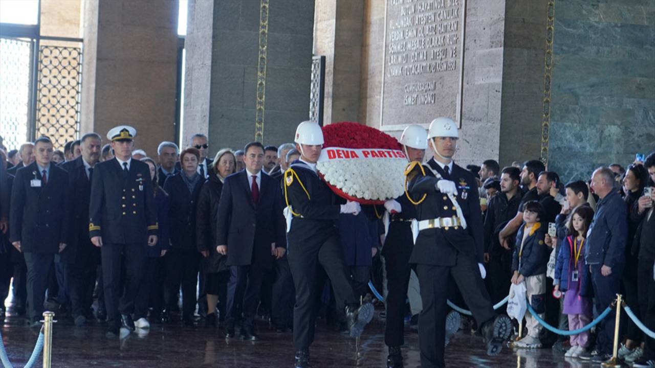 DEVA Lideri Babacan'dan Anıtkabir'e ziyaret!