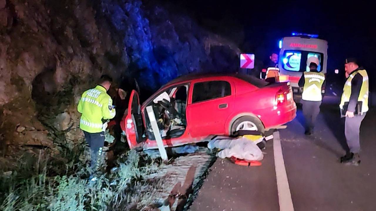 Bursa'da kayaya çarpan araç parçalara ayrıldı, sürücü öldü