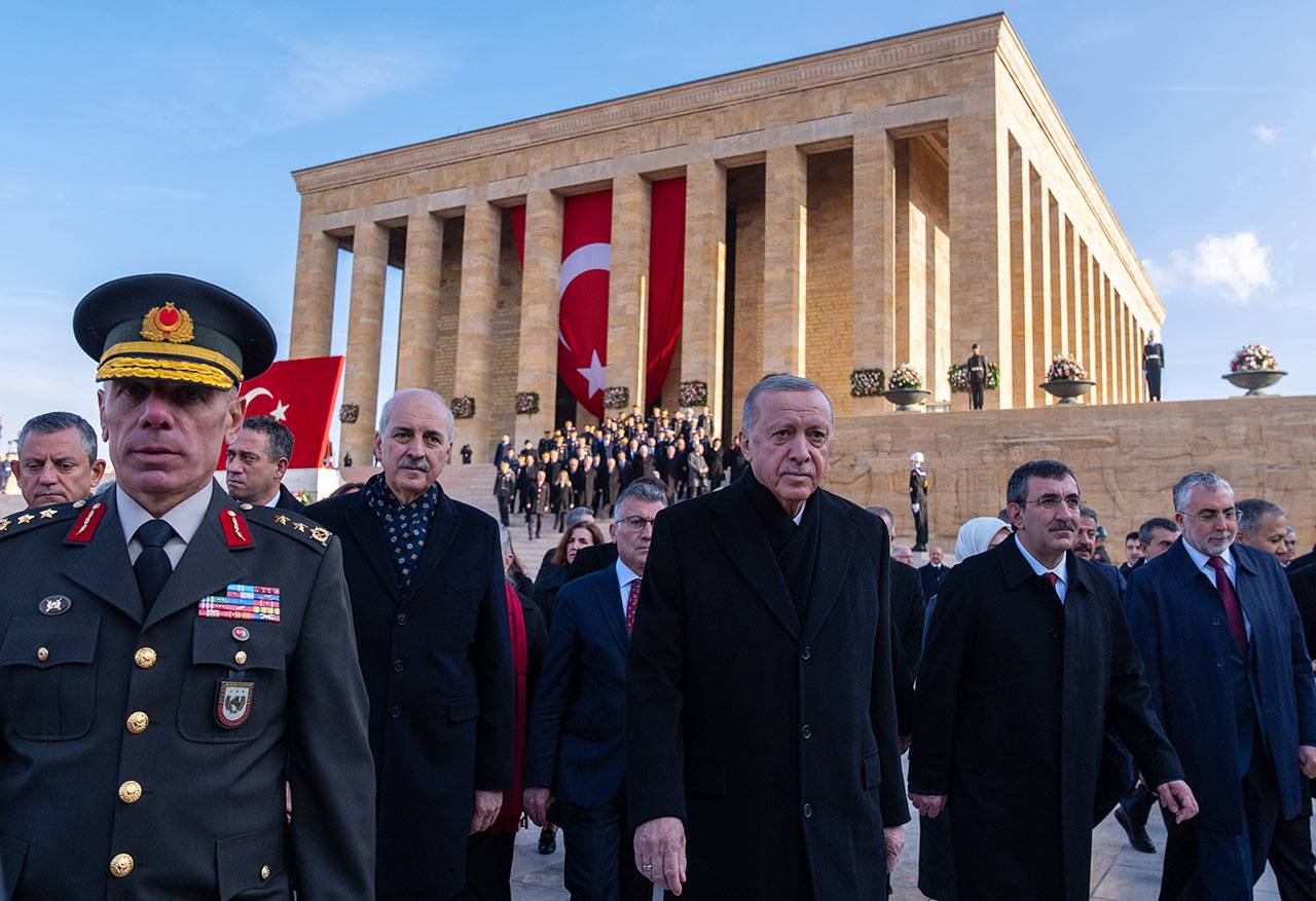 Atatürk için Anıtkabir'de devlet töreni