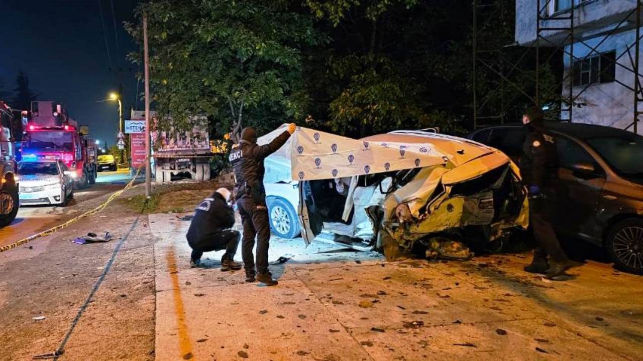 Ambulansın da karıştığı zincirleme kazada ölü ve yaralılar var...