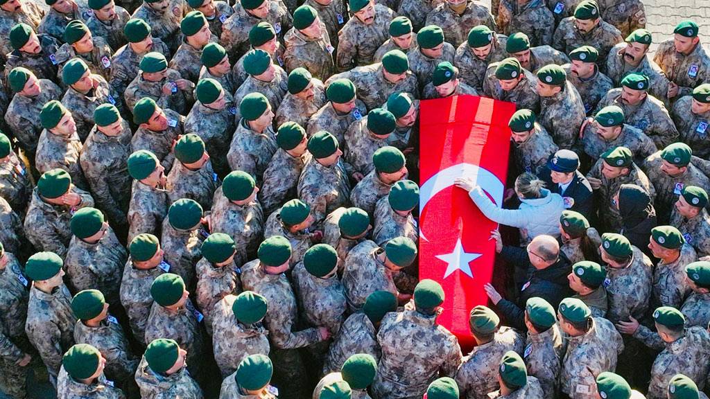 Tunceli'de kaza sonucu şehit olan polis memuru için tören düzenlendi