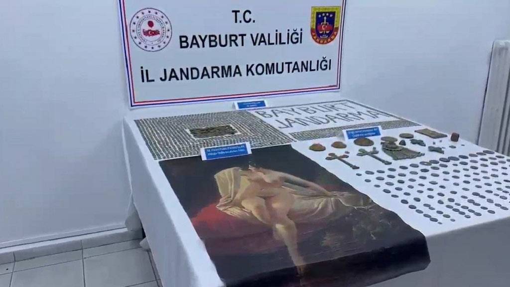 Bayburt'ta kaçak Picasso tablosu ele geçirildi!