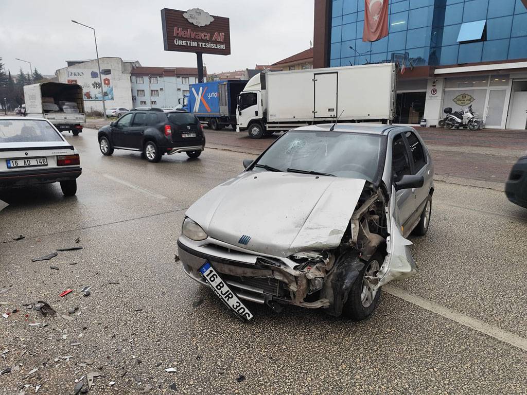 Bursa'da zincirleme kaza: 3 yaralı