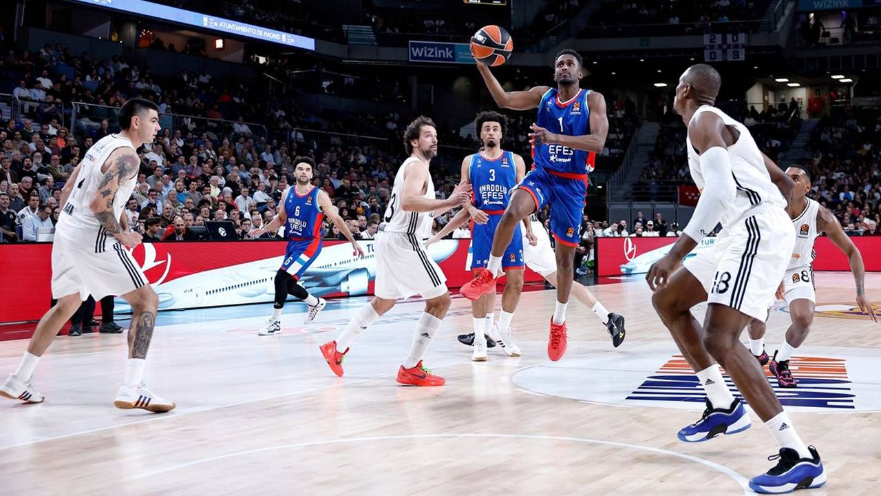 Anadolu Efes, Real Madrid deplasmanında kazandı