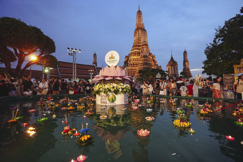 Tayland'da Loy Krathong festivalinde görsel şölen