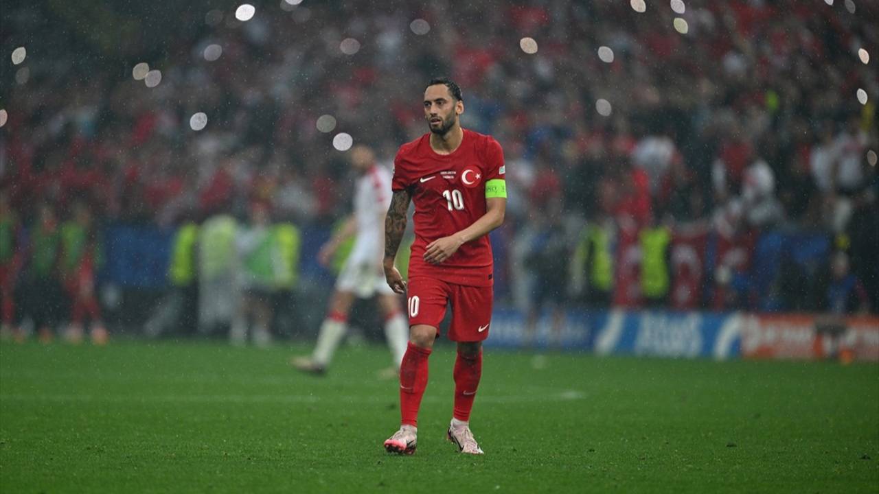 Hakan Çalhanoğlu, kötü haberi duyurdu! Kritik maçta yok