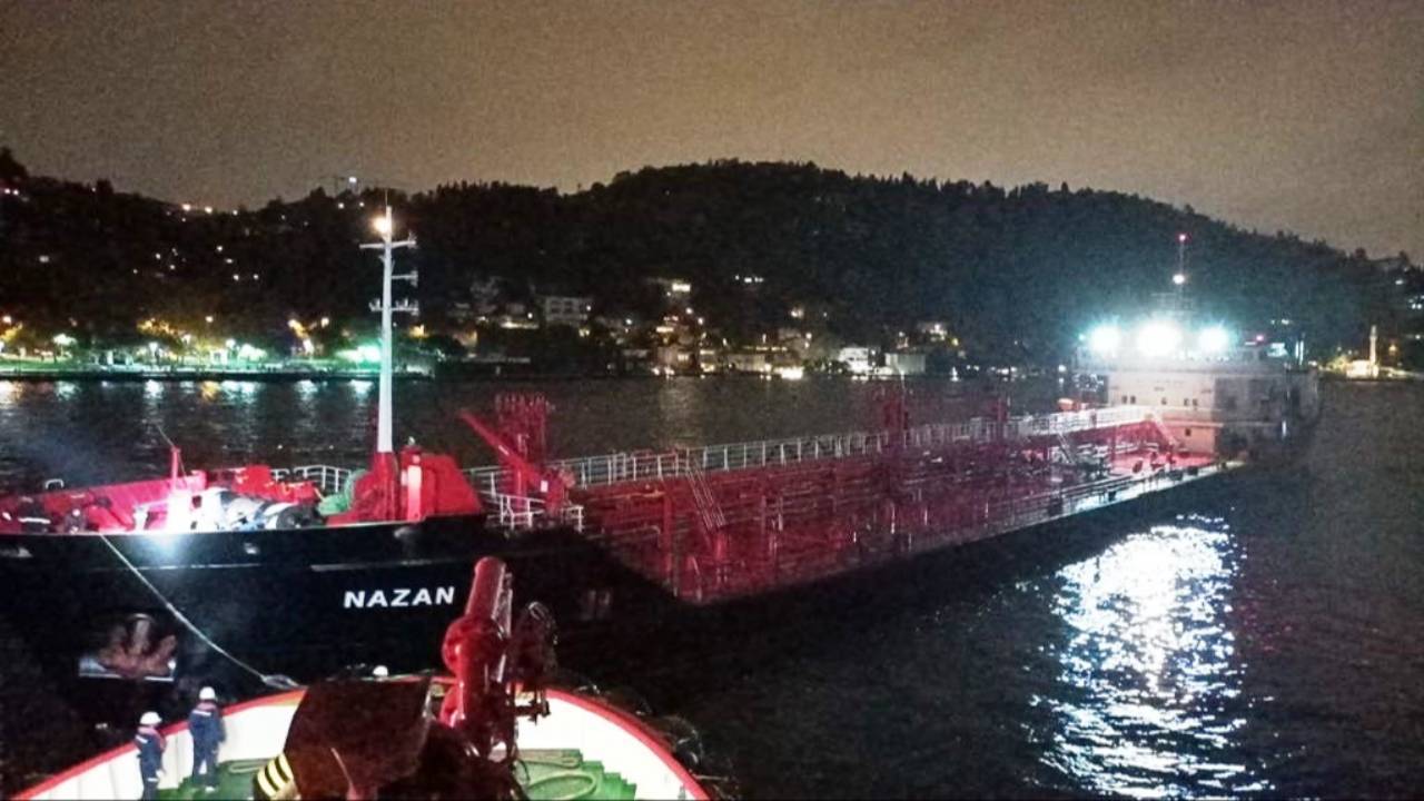 İstanbul Boğazı'nda hareketli saatler...