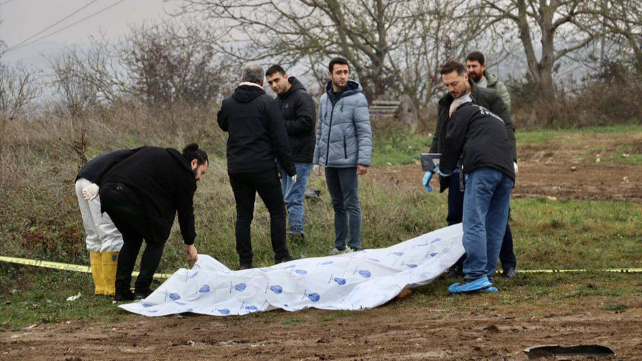 Sakarya'da boş arazide ceset bulundu